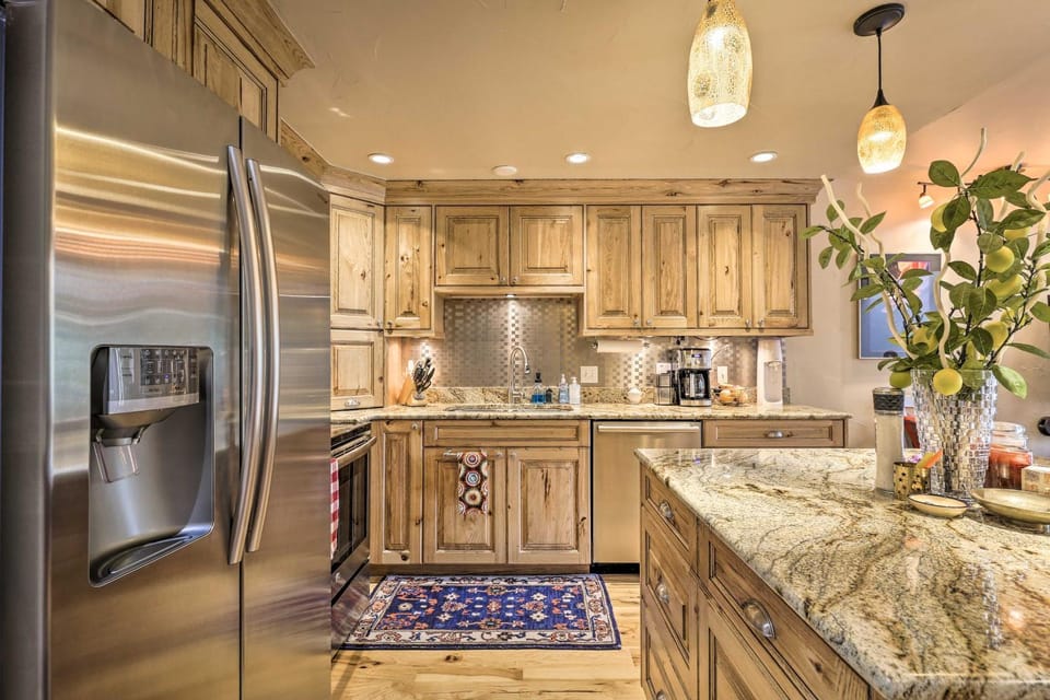 7 Mi to Ski: Waterfront Townhome in Frisco! House in Frisco