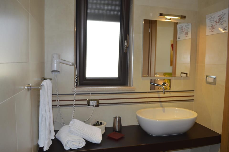 Bathroom, Decorative detail