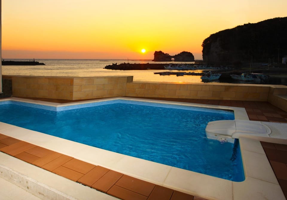 Nearby landmark, Natural landscape, On site, Sunset