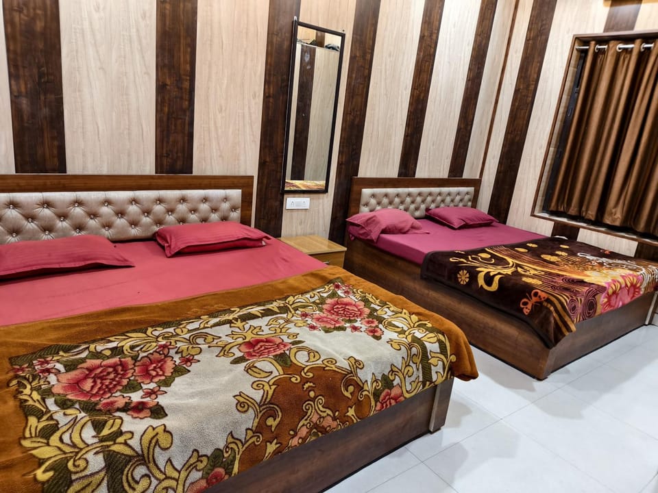 RADHA MADHAV GUEST HOUSE Bed and Breakfast in Uttar Pradesh
