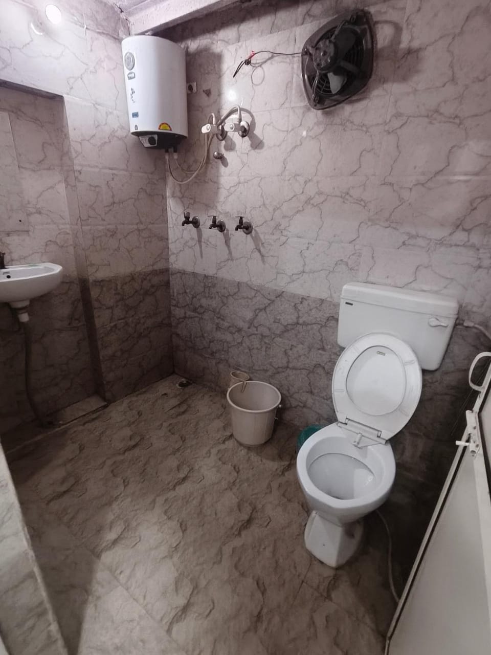 RADHA MADHAV GUEST HOUSE Bed and Breakfast in Uttar Pradesh