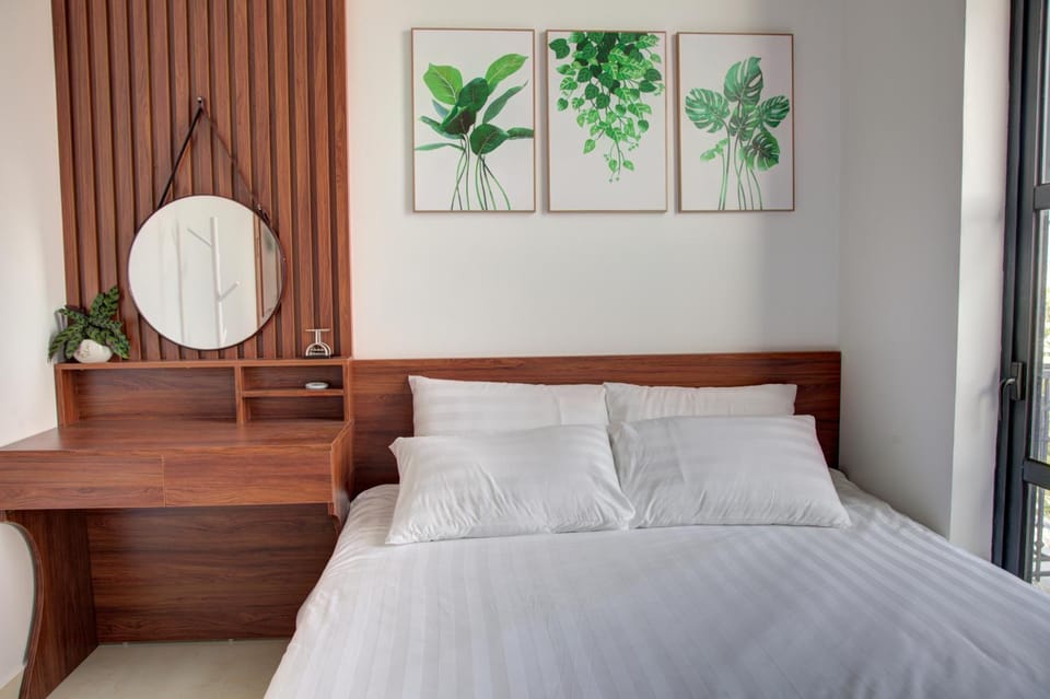 Photo of the whole room, Bedroom