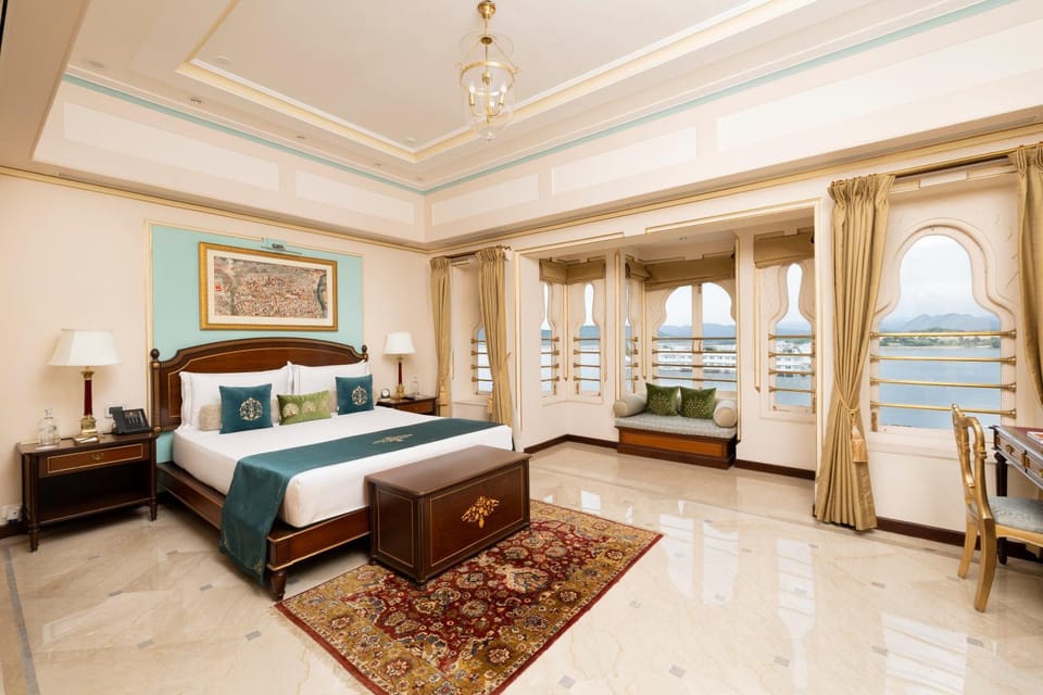 Bedroom, Lake view