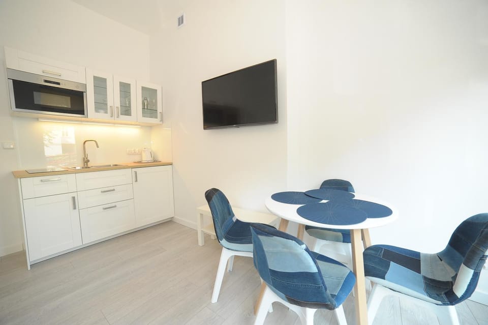 TV and multimedia, Kitchen or kitchenette, Living room, Dining area