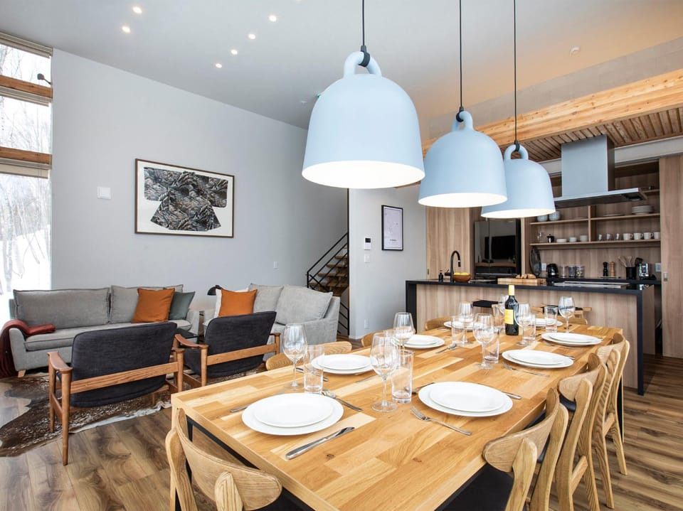 Kitchen or kitchenette, Living room, Seating area, Dining area