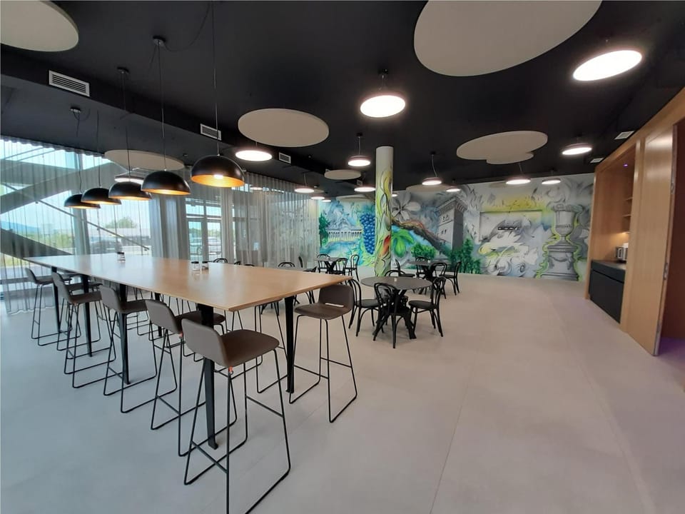 Restaurant/places to eat, Continental breakfast