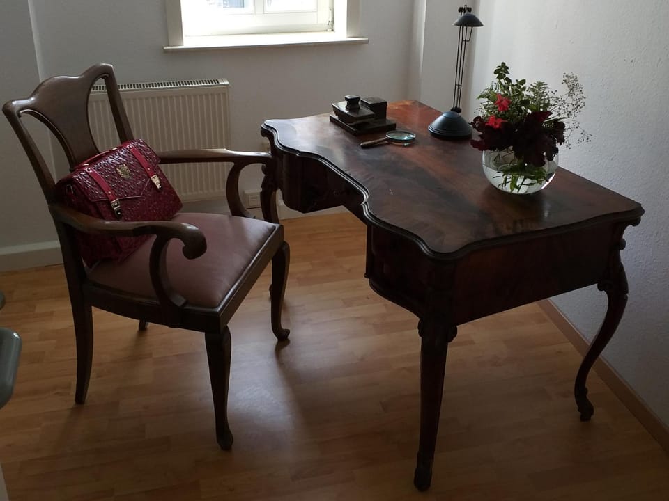Decorative detail, Seating area
