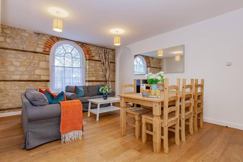 Unique and quirky central apartment with parking Apartment in Oxford