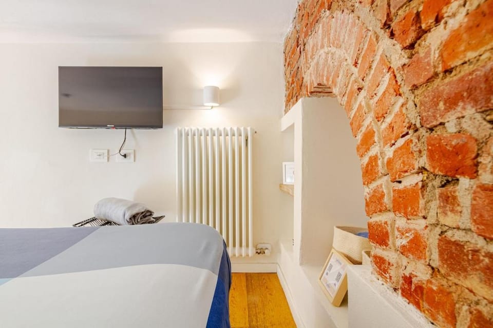 TV and multimedia, Photo of the whole room, Bedroom
