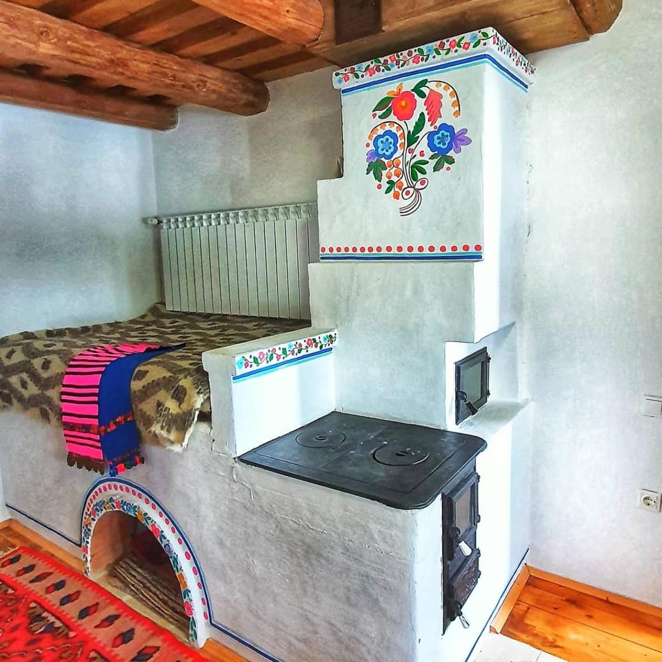 Property building, Bed, Bedroom