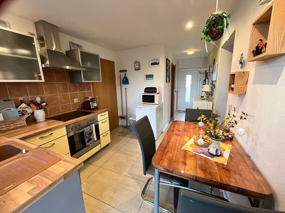 Kitchen or kitchenette, Dining area, dishwasher, minibar, pet friendly, stove, toaster