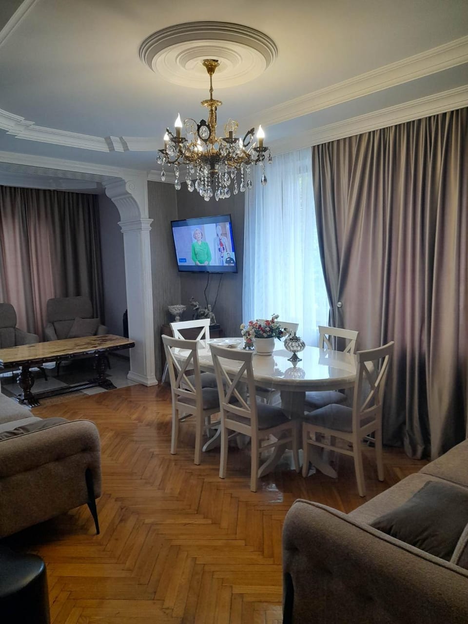 Living room, Seating area