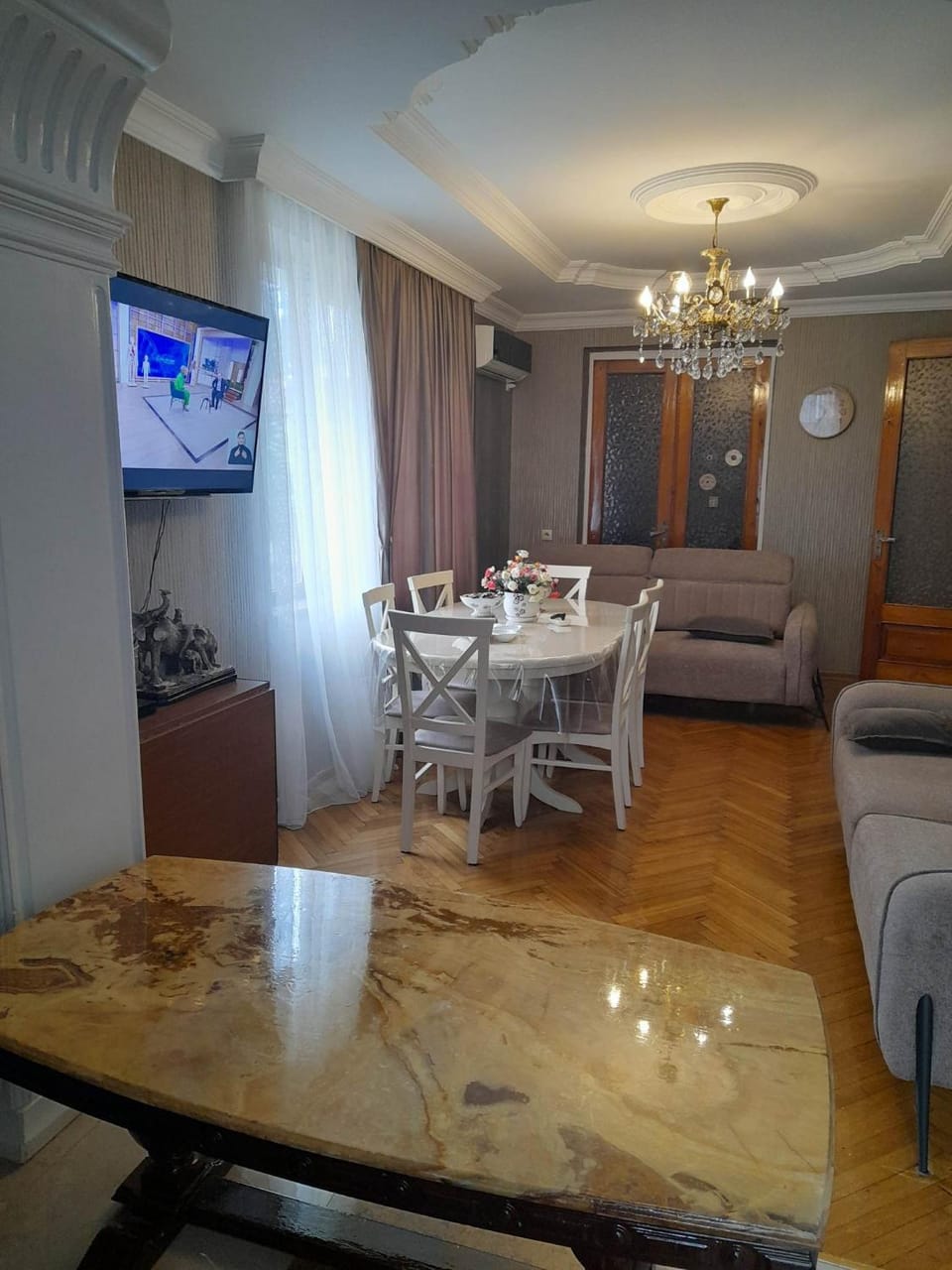 Living room, Seating area