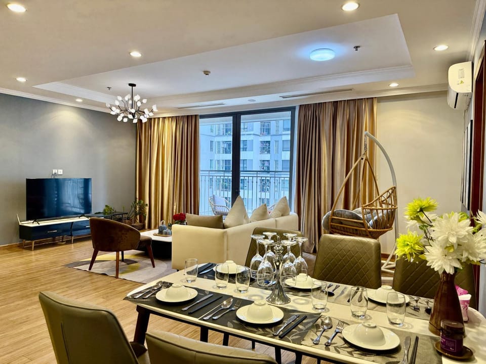 TV and multimedia, Living room, Seating area, Dining area