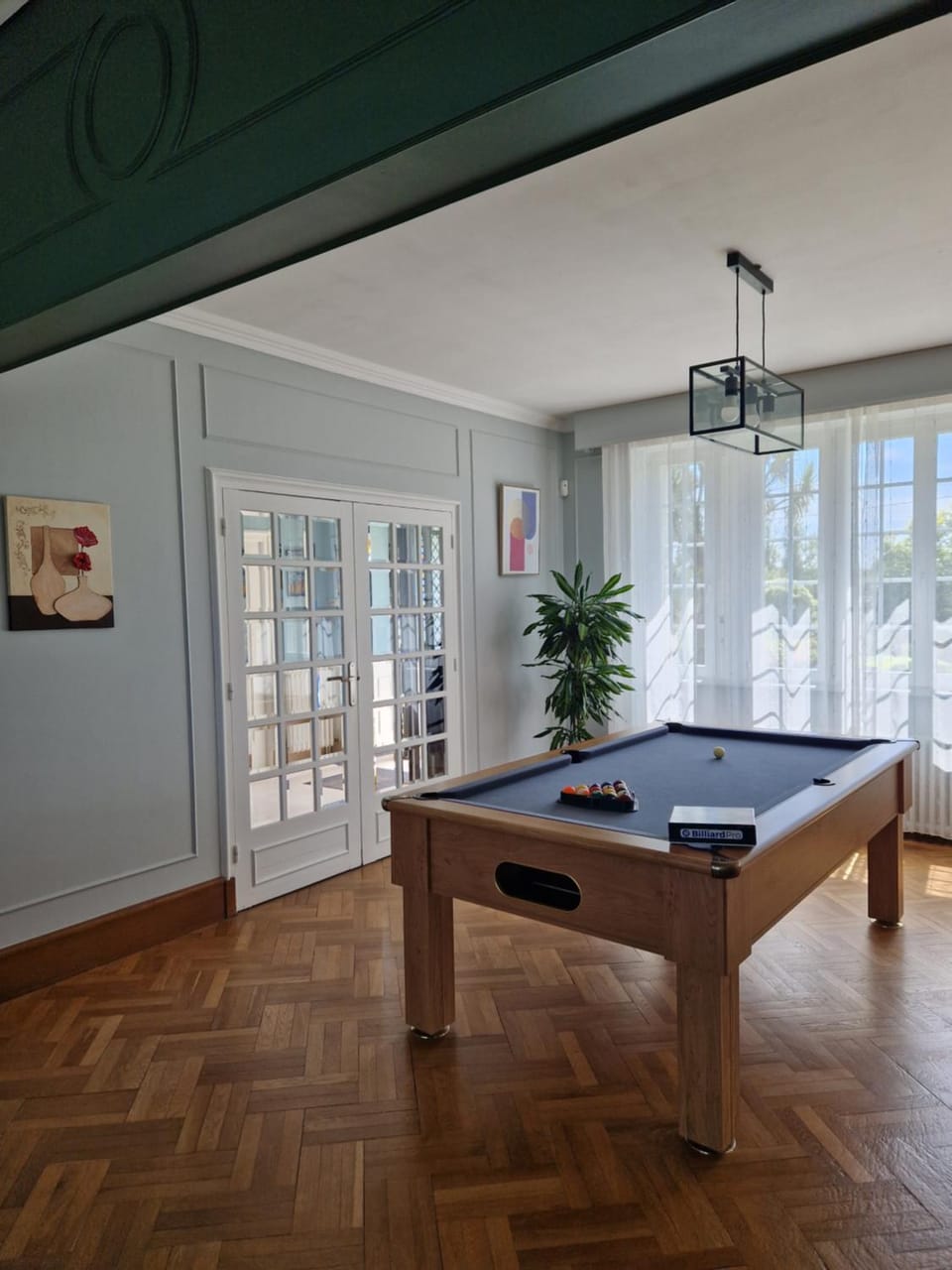 Billiard, Game Room
