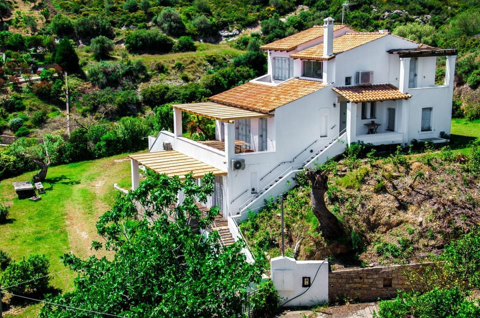 Villa Von Sophia / THE HOUSE Villa in Euboea