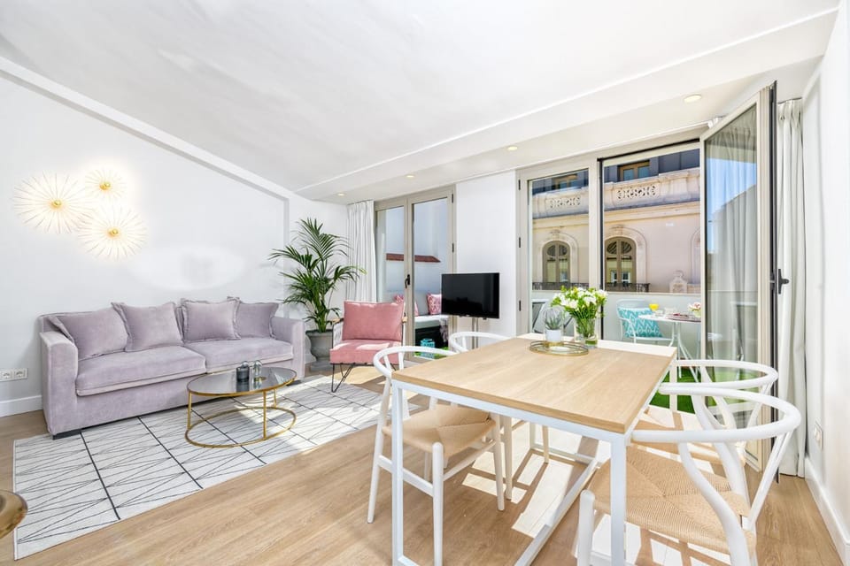 Communal lounge/ TV room, Living room