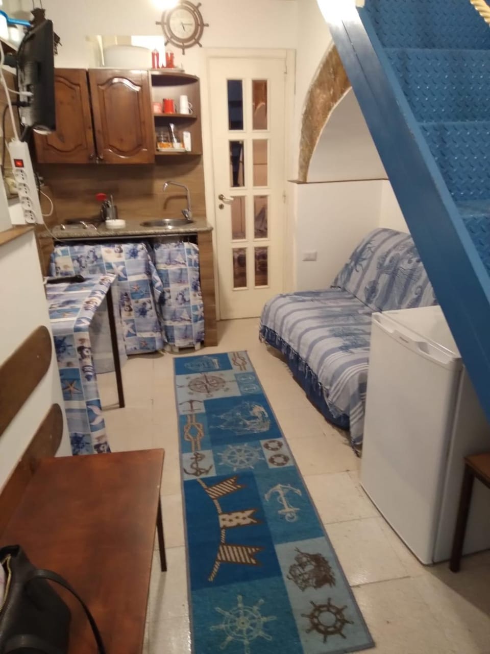 Kitchen or kitchenette, Seating area, Dining area