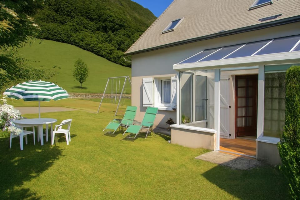 Patio, Spring, Day, Natural landscape, Garden, Garden view, sunbed