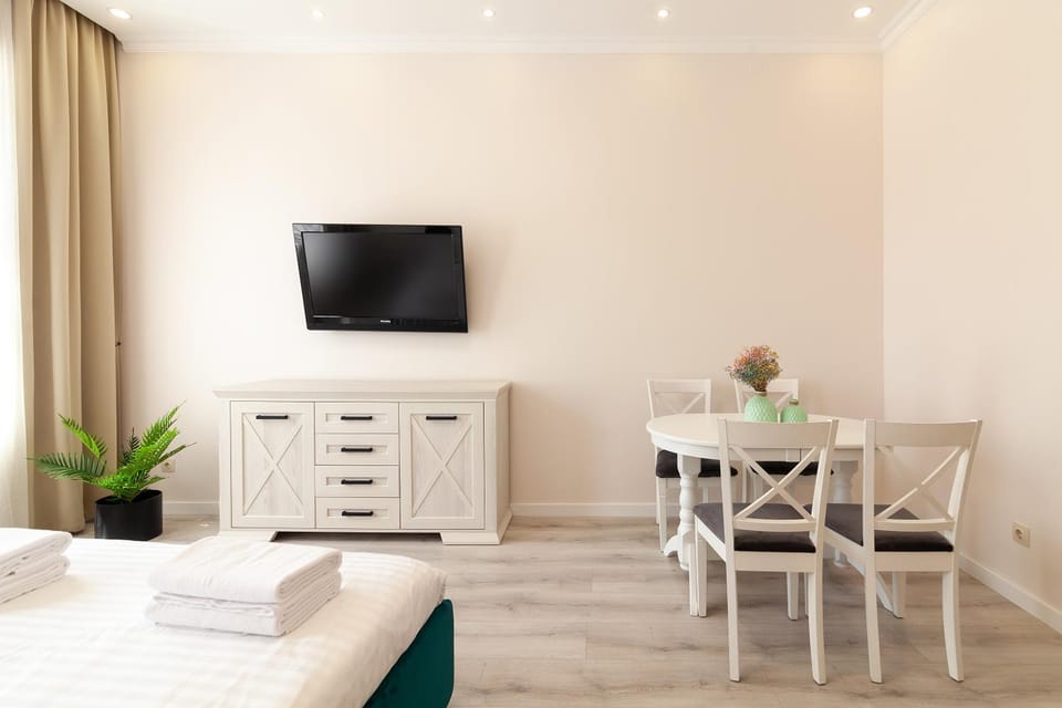 TV and multimedia, Dining area