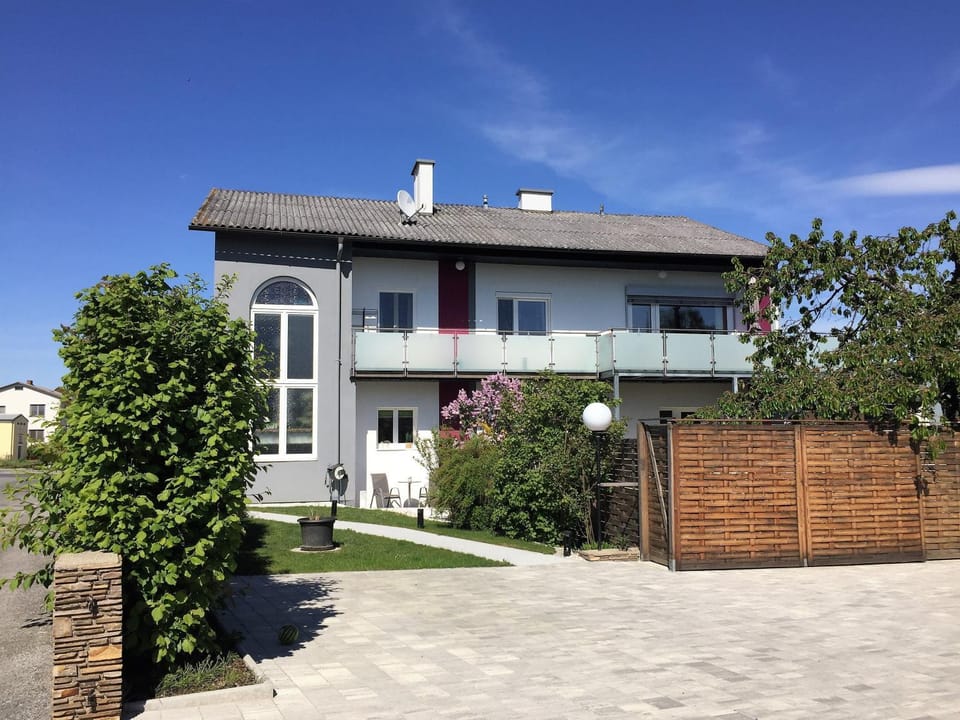 Facade/entrance, Garden, Balcony/Terrace, On site, Garden view