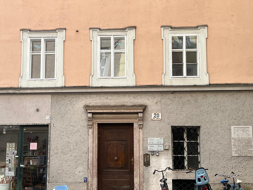 Property building, Facade/entrance