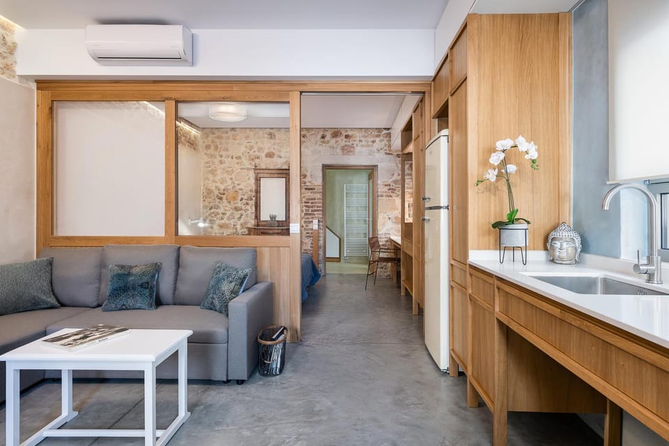 Kitchen or kitchenette, Living room, Seating area, Facility for disabled guests
