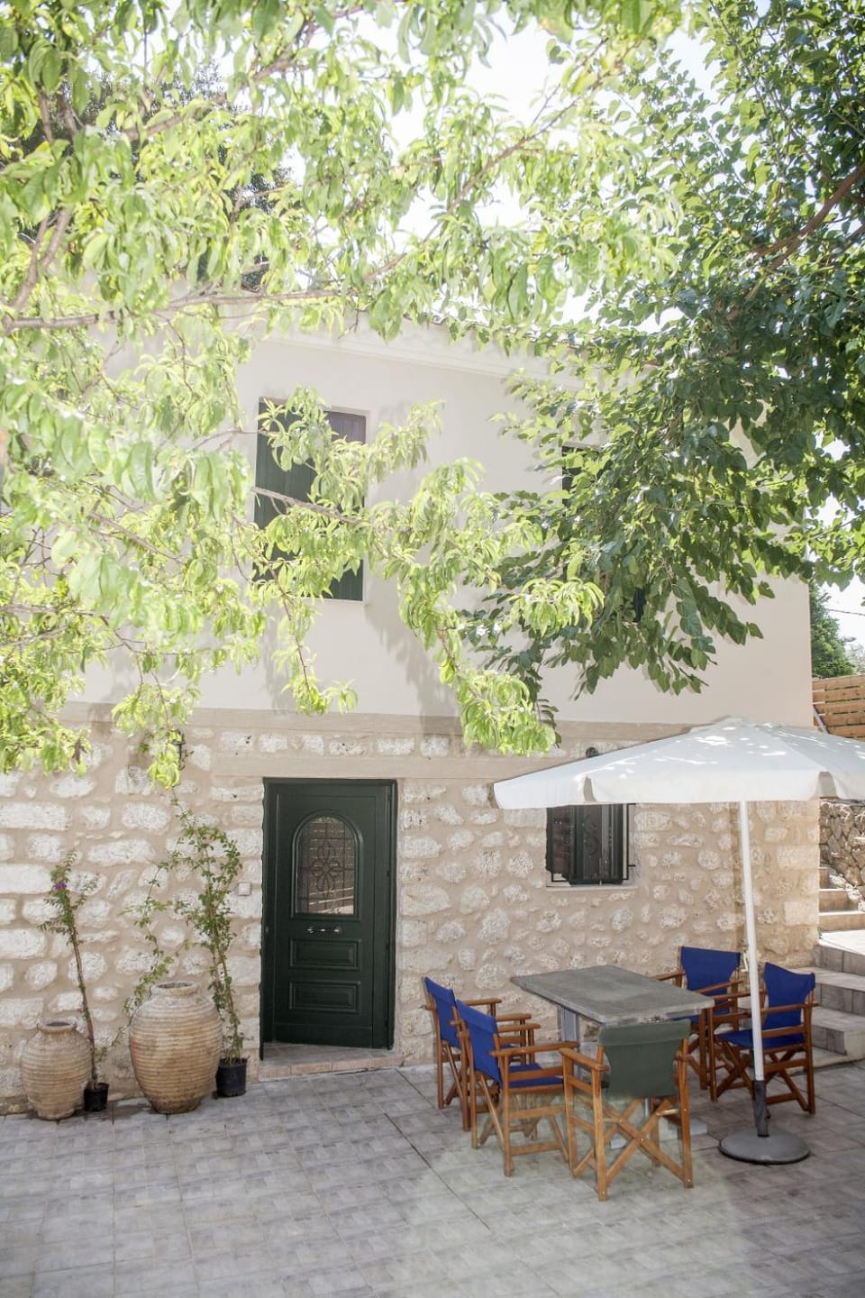 Patio, Facade/entrance, Day, Dining area