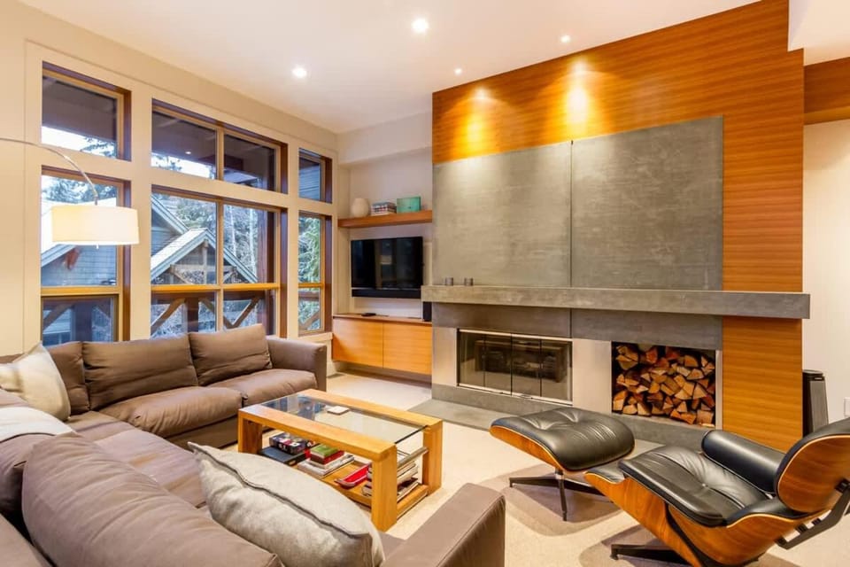 05 Forest Creek House in Whistler