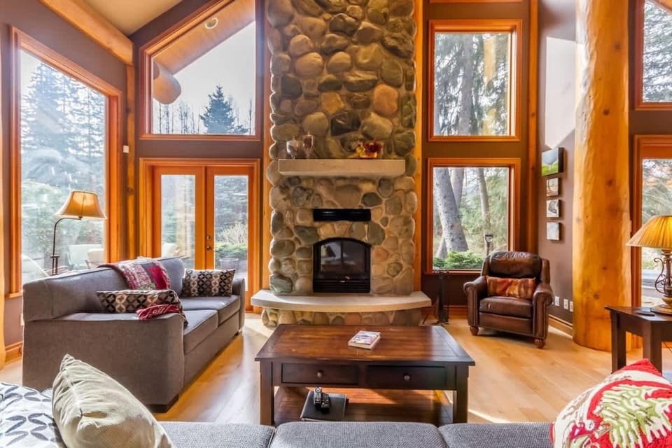 8140 Nicklaus North House in Whistler