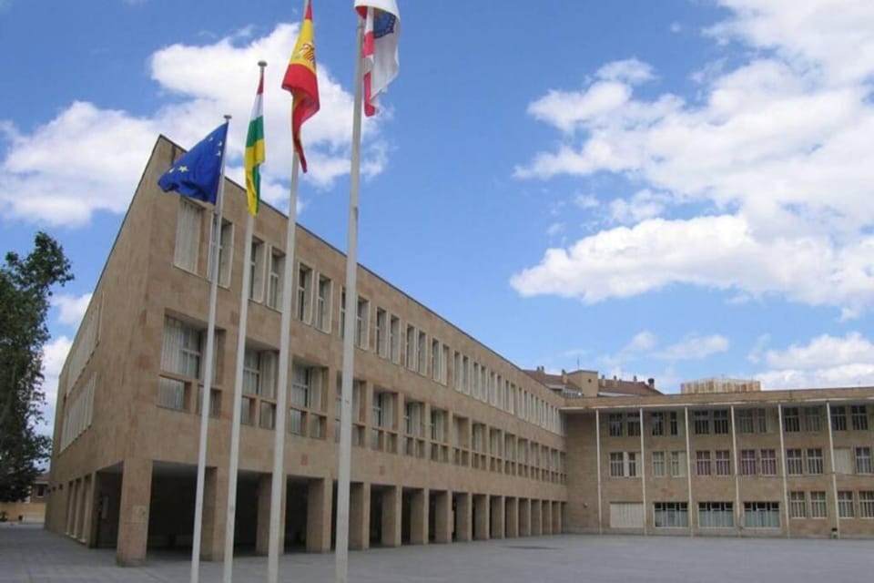 Agradable, luminoso, WIFI, junto al Ayuntamiento Apartment in Logrono