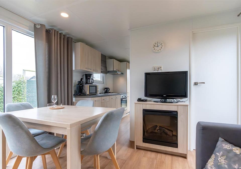 Kitchen or kitchenette, Living room, Dining area