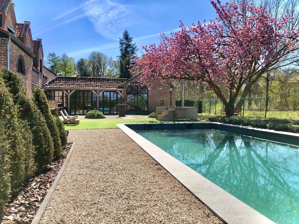 Property building, BBQ facilities, Garden, Hot Tub, Garden view, Swimming pool, Swimming pool