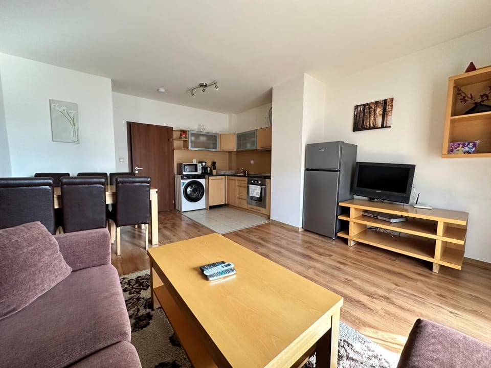 TV and multimedia, Kitchen or kitchenette, Living room, Dining area