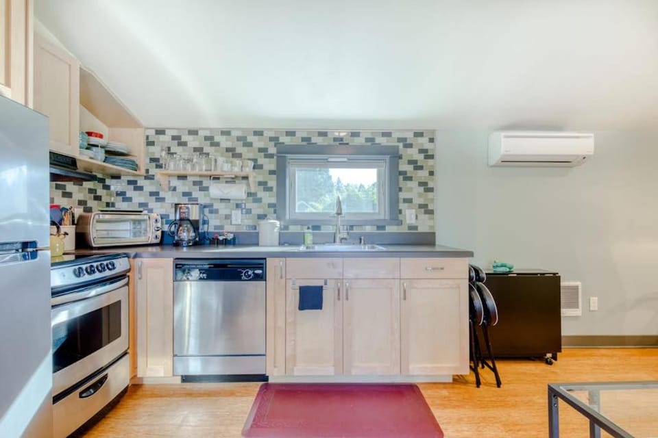 Upscale NE Portland Guesthouse Apartment in Portland