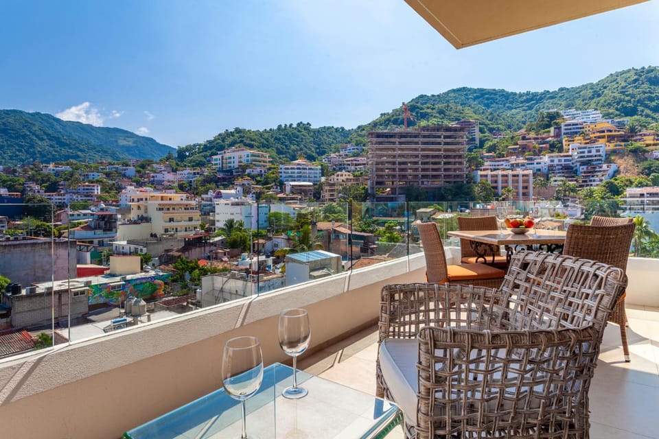 Zenith 601, Zona Romantica, 2 Balconies with Incredible Views, Rooftop Pool Apartment in Puerto Vallarta