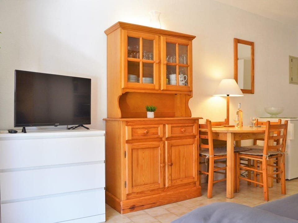 Appartement climatisé avec balcon et parking privatif, à 100m de la plage - Le Lavandou - FR-1-251-352 Apartment in Le Lavandou