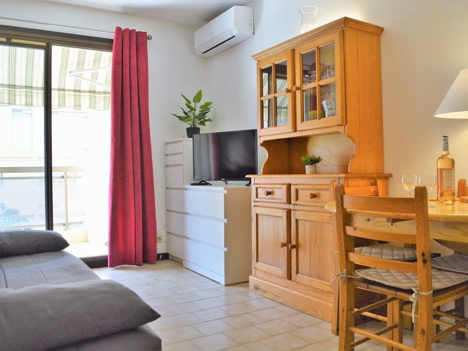 Appartement climatisé avec balcon et parking privatif, à 100m de la plage - Le Lavandou - FR-1-251-352 Apartment in Le Lavandou