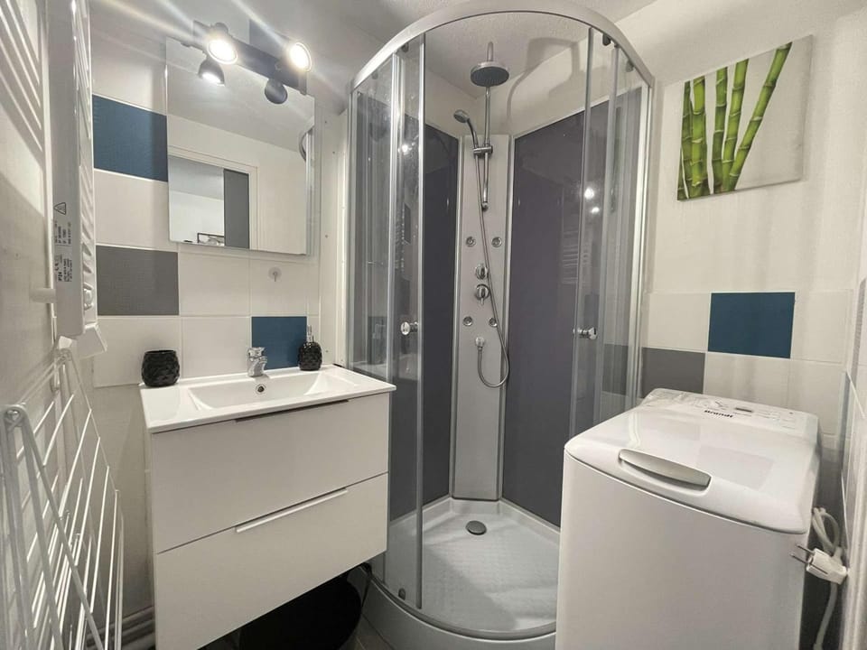 Studio Mezzanine Lumineux avec Wifi, Idéalement Situé, 4 Couchages, à 250m de la Plage et du Port - FR-1-224B-99 Apartment in Noirmoutier-en-l'Île