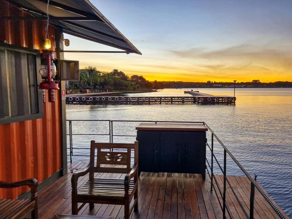Property building, Balcony/Terrace, Decorative detail, Seating area, Lake view, Sunset