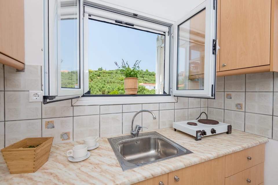 View (from property/room), Kitchen or kitchenette