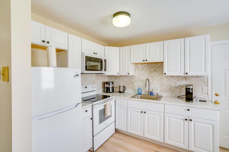 Cozy Catskill Condo - 2 Mi to Windham Mountain Ski House in Capital District, NY, USA