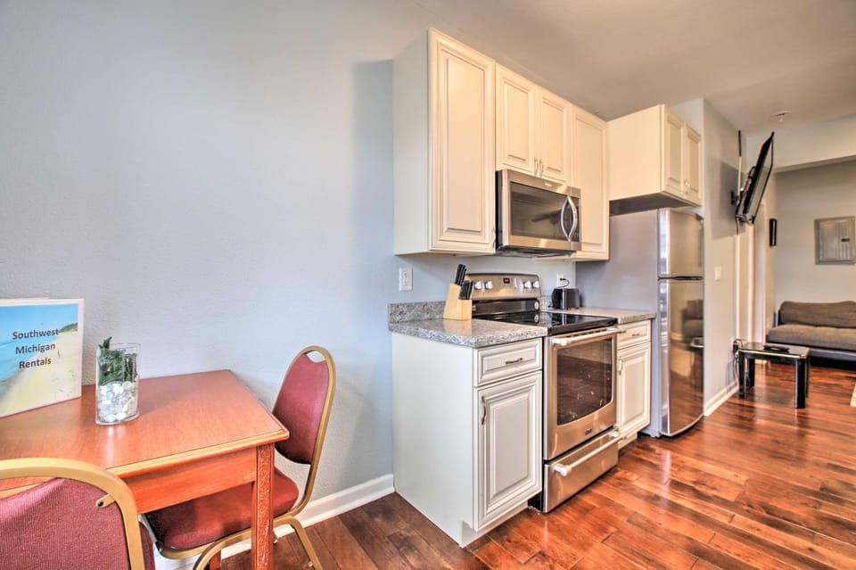 2 Mi to Warren Dunes - Bright Sawyer Apartment! Apartment in Sawyer