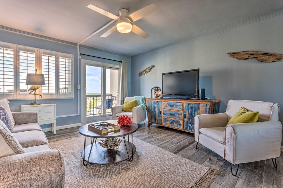 PCB Beachfront 'Coastal Abode' at Pinnacle Port! House in Sunnyside