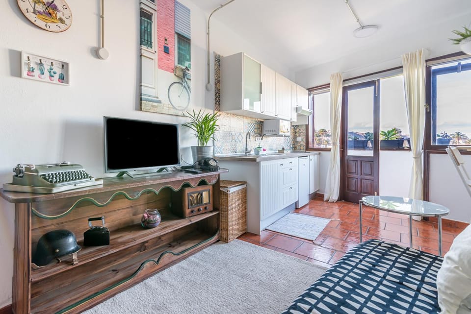 Photo of the whole room, City view, Landmark view, Mountain view, Street view, Quiet street view