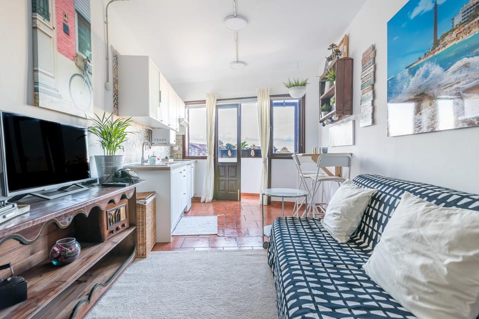 Photo of the whole room, Landmark view, Mountain view, Street view, Quiet street view