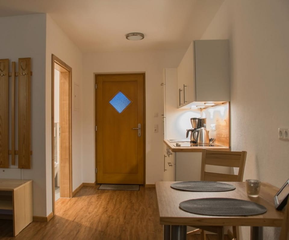 Kitchen or kitchenette, Photo of the whole room, Seating area, Dining area