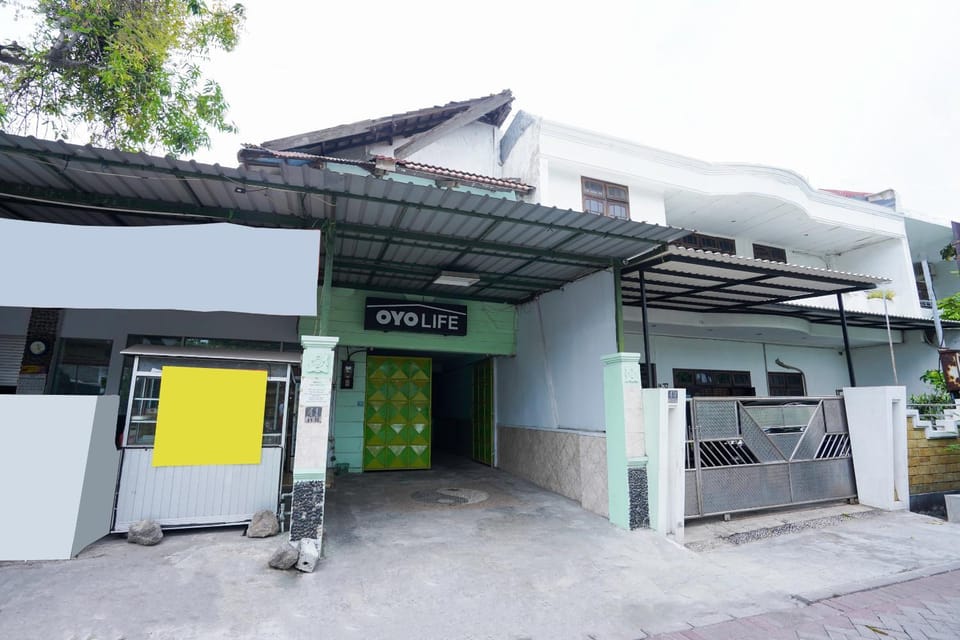 Facade/entrance