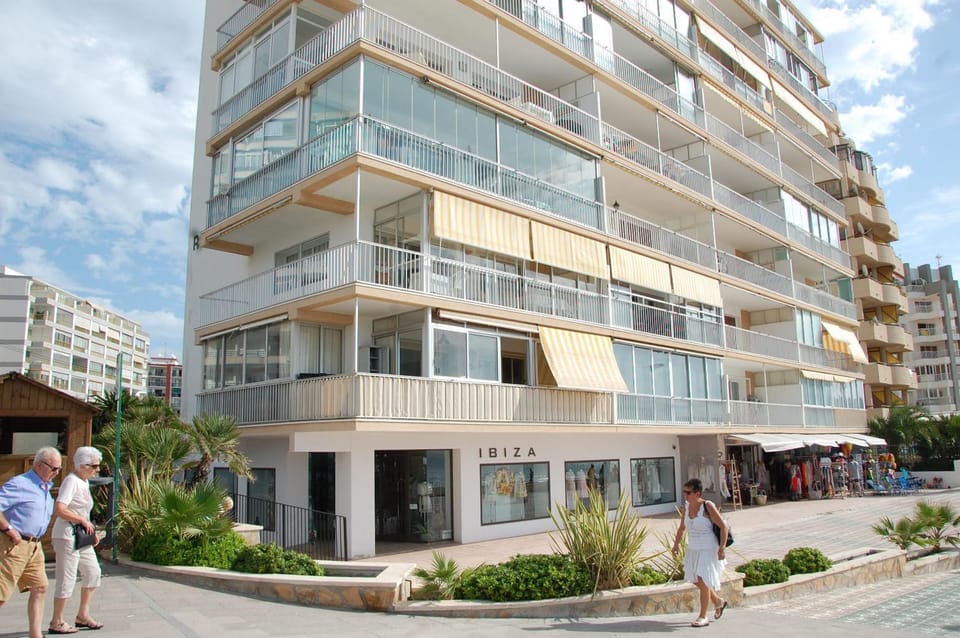 Property building, Facade/entrance, Off site