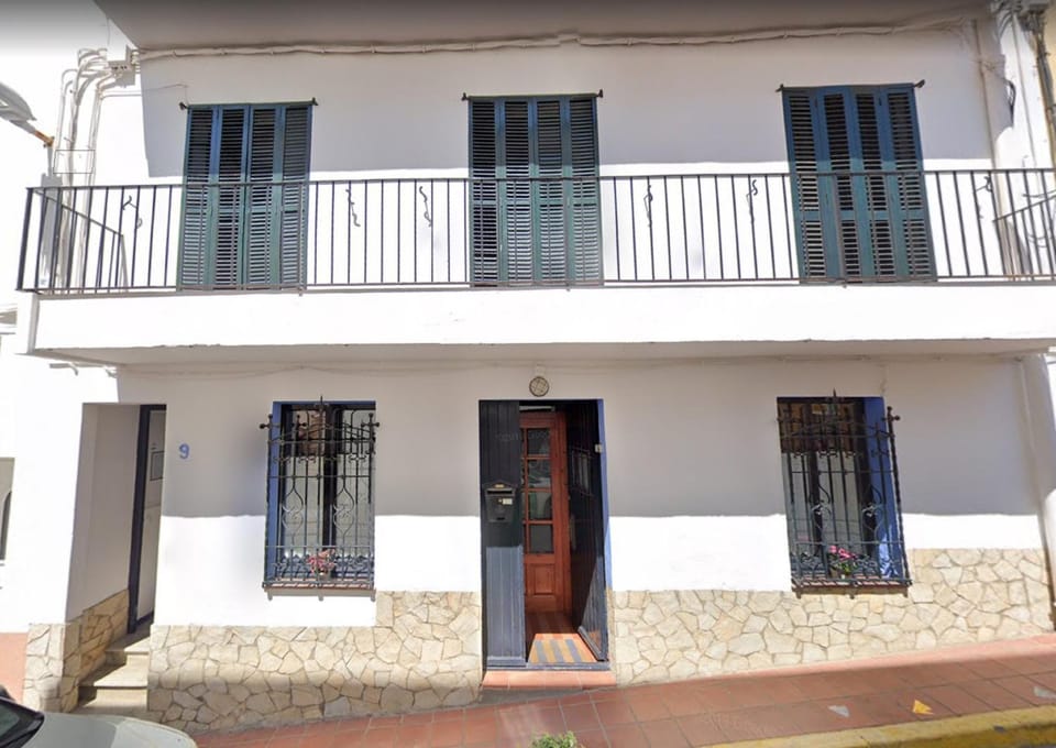 Property building, Nearby landmark, Restaurant/places to eat, Spring, Off site, Day, Neighbourhood, Natural landscape, Summer, Fishing, Golfcourse, Horse-riding, Minigolf, Snorkeling, Squash, Lobby or reception, Beach, Tennis court, Windsurfing, Canoeing, Hiking, Cycling, Diving, Autumn, Supermarket/grocery shop, Shopping Area